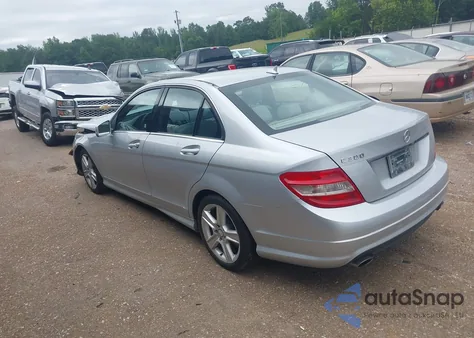 2011 Mercedes-Benz C 300 Luxury/Sport из США, поврежденный, VIN WDDGF5EB5BR140733